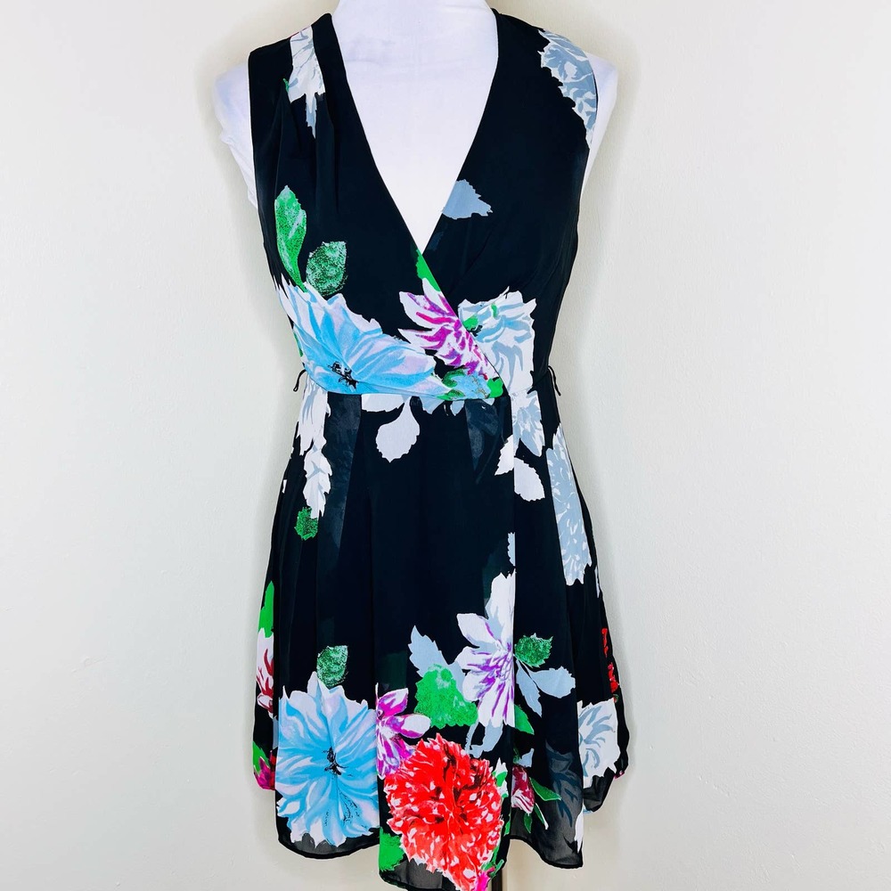 Kirna Zabete for Target Dress 6 Black Floral Vneck Fit & Flare Above Knee A-Line